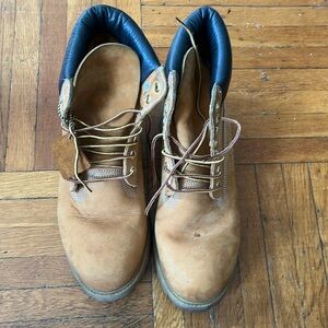 Almost like new timberland men boots. Just been worn a few times